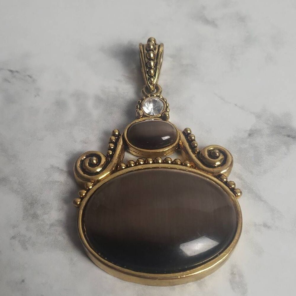 Brown Oval Victorianesque Pendent Vintage-like